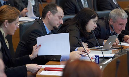 Alenka Bratušek zajedljivo: Če se izkaže, da gre za plagiat, ne bom prižigala sveč!? Alenka Bratušek zajedljivo: Če se izkaže, da gre za plagiat, ne bom prižigala sveč!?